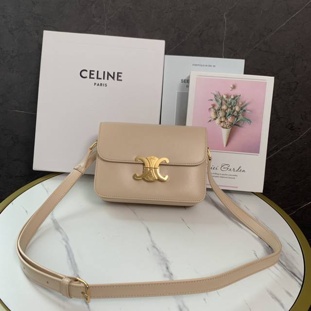 正品级 Celine限量款 凯旋门 对历史创新突破传统全新logo升级 再次重塑经典包扣精致设计 很符合时尚前沿早春新款 外牛皮 内里纯羊皮 款号 188423