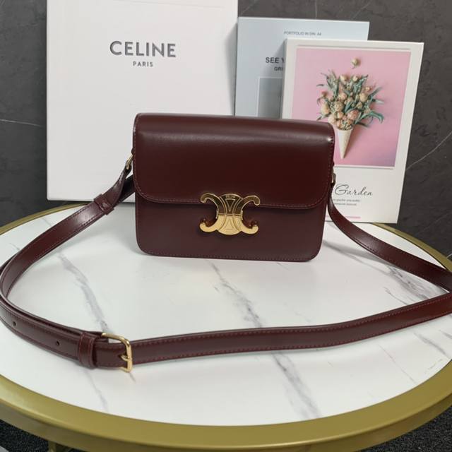 正品级 Celine限量款 凯旋门 对历史创新突破传统全新logo升级 再次重塑经典包扣精致设计 很符合时尚前沿早春新款 外牛皮 内里纯羊皮 款号 188423