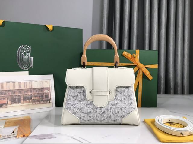 正品级 Goyard Mini Saigon 西贡包 象征着爱情 优雅 与精致的saigon包 低调做工又完美 这款包优雅复古又不失风情让人很难拒绝的款式 拎起