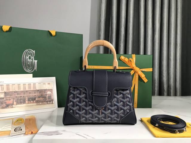 正品级 Goyard Mini Saigon 西贡包 象征着爱情 优雅 与精致的saigon包 低调做工又完美 这款包优雅复古又不失风情让人很难拒绝的款式 拎起