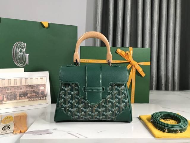 正品级 Goyard Mini Saigon 西贡包 象征着爱情 优雅 与精致的saigon包 低调做工又完美 这款包优雅复古又不失风情让人很难拒绝的款式 拎起