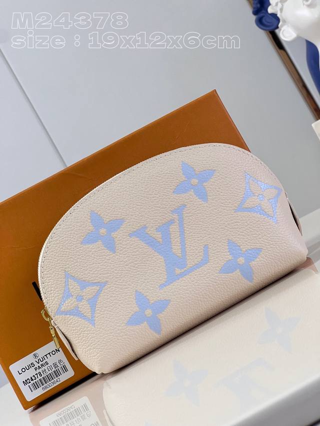 顶级原单 独家实拍 M24378丝印蓝 Pochette Cosmetique 手拿包取材 Monogram Empreinte 皮革 以淡雅色彩呈现 Mono