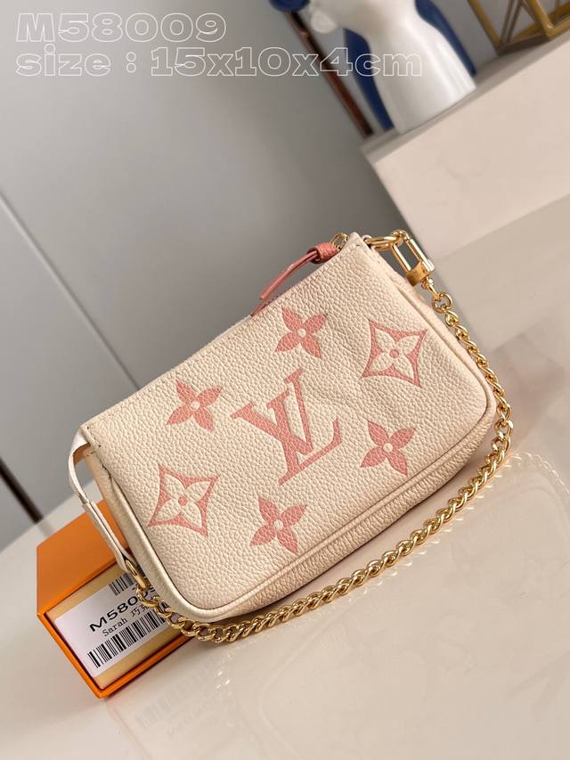 顶级原单 独家实拍 M58009巧克力 本款 Mini Pochette Accessoires 手拿包为 Monogram Empreinte 皮革压印 Mo