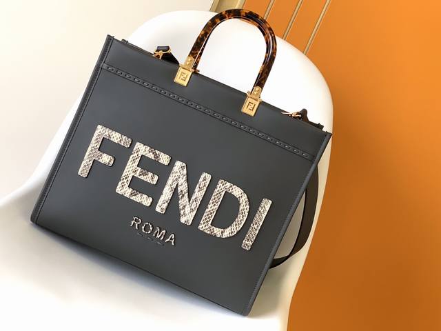 Fendi Sunshine Shopper 蛇皮手提包 中号有配肩带 Size: 35-17-31Cm 8372中号