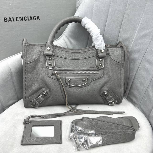 巴黎世家原单 意大利进口山羊皮机车包银钉深灰-30Cm-Balenciaga 巴黎世家 原单品质 经典代表作机车包 好美又耐看-原版山羊皮.3个尺寸可选 配化妆