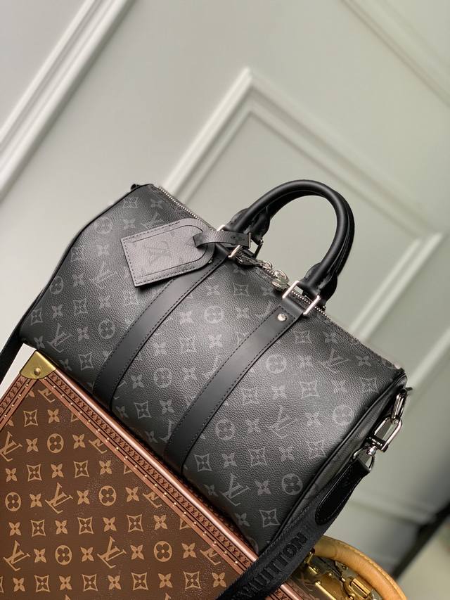 顶级原厂 M46655黑花 Keepall 35旅行袋 由全新标志性 Monogram Eclipse 帆布裁制而成 自 1930 年以来 Keepall 系列