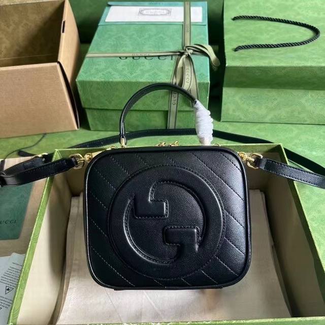 Gucci Blondie系列手提包 源自品牌典藏设计的圆形互扣式双g匠心演绎gucci Blondie系列 这款gucci Blondie系列带提手肩背包和斜