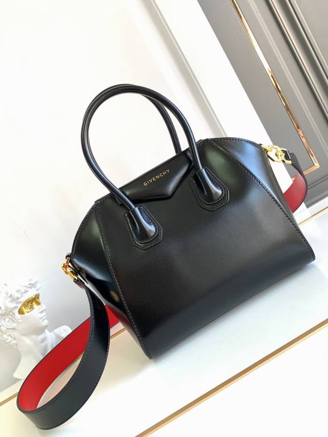 新款 法国品 纪梵家 Givenc*Y 经典款antigona Tote 法国原厂box皮 升级高端货 小号size 22*27*13 款号搜9981