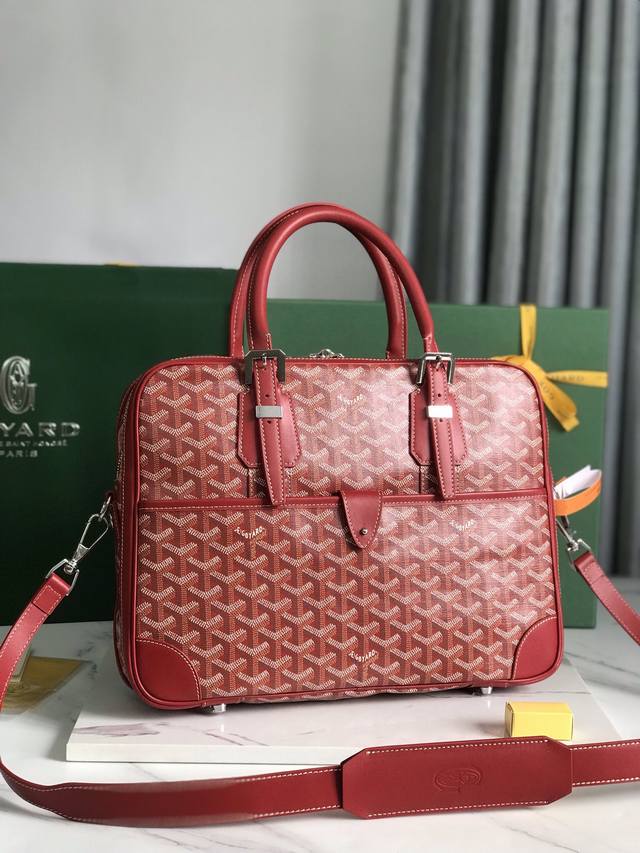 戈雅 新品 Ambassad Messagebag小号公文包0202889 Ambassade系列旨在满足注重精致的商务女性和男性客户的需求 是理想的商务伴侣其