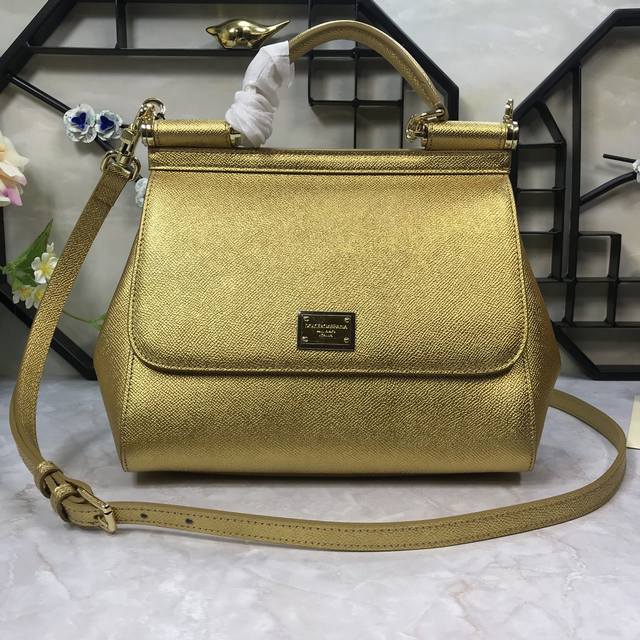 中号 原单 Dolce & Gabbana 杜嘉班纳 时尚界另一款铂金包 细腻手工制造 经典款 纯色百搭 众多明星的最爱 可斜挎 配镜子 海外代购专用品 进口掌