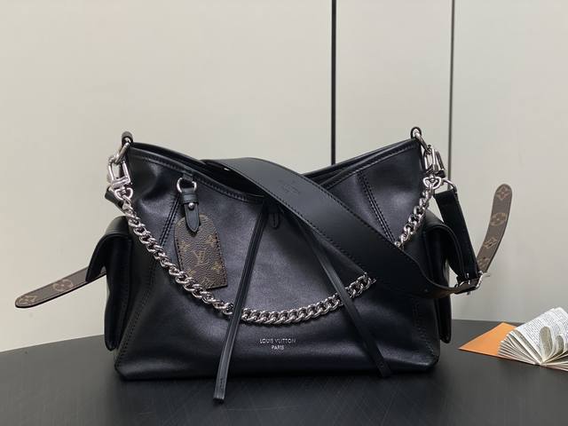 原单精品 M24861黑色 全皮购物袋系列 Carryall Cargo 小号手袋 M4 3 以柔软羊皮革呈现时尚微皱效果 并为深邃背景搭配抛光金属件与慵懒构型