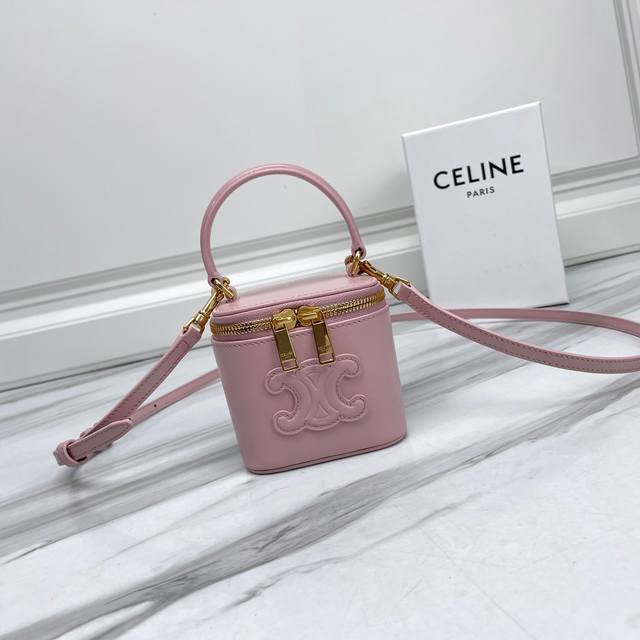 Celin-E 23S春夏-迷你光滑牛皮革化妆箱 Celine 新色盒子非常可爱正中少女心 实在令人爱不释手 季节限定款 性价比超高 小巧可爱 超级百搭款 夏天