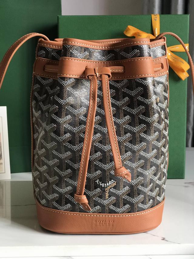 正品级 Goyard Petit Flot水桶包，发财桶，容量max 面料采用以亚麻，大麻纤维和棉为主要成分的定制双层加厚雨露麻对版定制皮纹一条