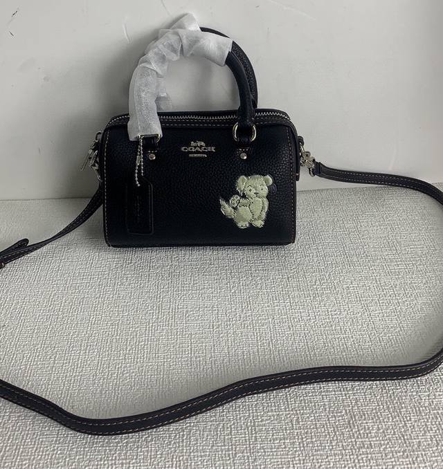 Coach/蔻驰新款 奥莱女包开心狗迷你rowan斜挎包creature Cd445.Cd444 Mini Rowan Crossbody 可可爱爱 小枕头包