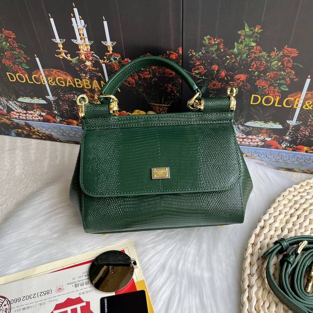 Dolce & Gabbana 杜嘉班纳 款号：4660蜥蜴钻原单 完美袋形 进口头层蜥蜴纹牛皮，定制真空高电镀五金 百搭款包型 手提斜挎都适合任何场合 华丽足