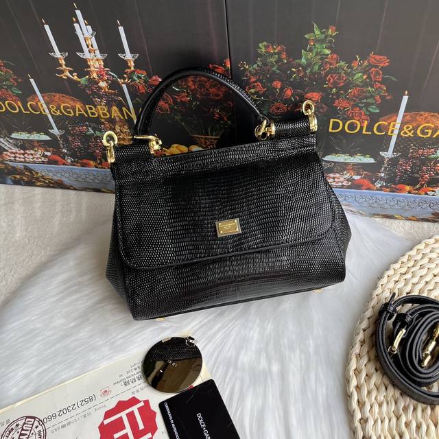 Dolce & Gabbana 杜嘉班纳 款号：4660蜥蜴钻原单 完美袋形 进口头层蜥蜴纹牛皮，定制真空高电镀五金 百搭款包型 手提斜挎都适合任何场合 华丽足