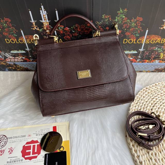 Dolce & Gabbana 杜嘉班纳 款号：4662蜥蜴钻原单 完美袋形 进口头层蜥蜴纹牛皮，定制真空高电镀五金 百搭款包型 手提斜挎都适合任何场合 华丽足