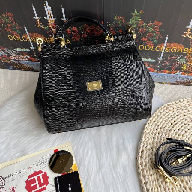 Dolce & Gabbana 杜嘉班纳 款号：4662蜥蜴钻原单 完美袋形 进口头层蜥蜴纹牛皮，定制真空高电镀五金 百搭款包型 手提斜挎都适合任何场合 华丽足