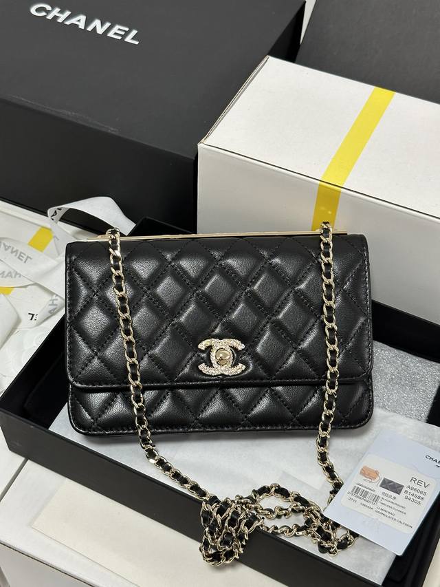 Chanel 24S Trendy Cc Woc 太美丽啦，浮雕镶钻款 整个blingbling 可精致 金属logo加水钻装饰 搭配进口羊皮 简直太贵气啦 S