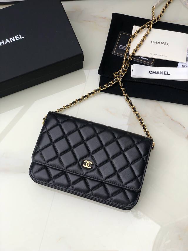 正品级 Chanel Woc 2020新版本33814链条包 与以往的经典不同的是现款采用吸扣更方便 顶级皮料五金 原单品质 细节美到淋漓尽致 全套包装. 型号