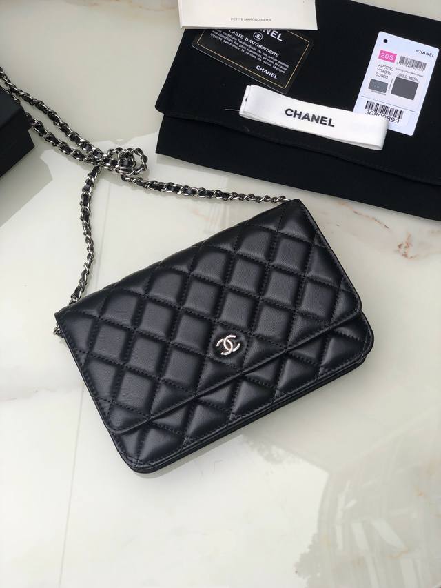 正品级 Chanel Woc 2020新版本33814链条包 与以往的经典不同的是现款采用吸扣更方便 顶级皮料五金 原单品质 细节美到淋漓尽致 全套包装. 型号