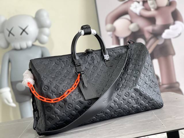 头层皮 顶级原单 M44470 全皮压花 本款 Keepall 由柔软 Taurillon 皮革制成，选用优雅的黑色色调，点缀品牌传统的 Monogram 压纹