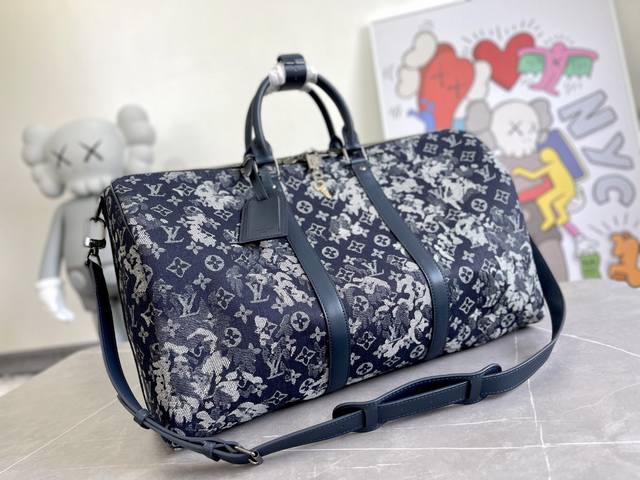 顶级原单m57285 Keepall Bandoulière 50 旅行袋身披 Monogram Tapestry 帆布和皮革饰边亮相 2021 春夏前系列，展