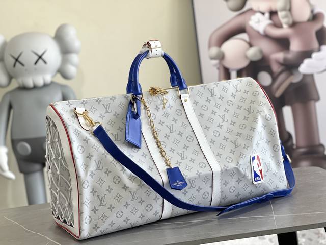 顶级原单m45586老花 45587白花 ！Virgil Abloh 将 Basketball Keepall 55 旅行袋由品牌档案引向篮球赛场，为经典设计渲