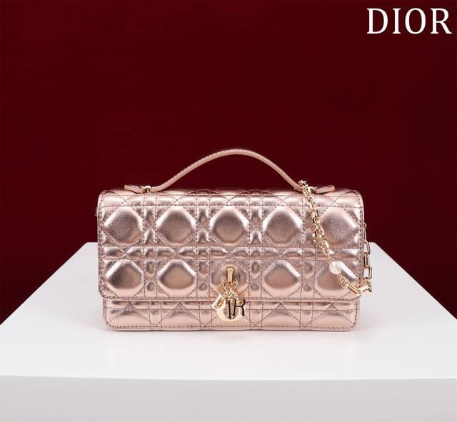 特惠 Lady Dior 珍珠手拿斜挎包 型号：098014#羊皮 Size：21*11.5*4.5Cm