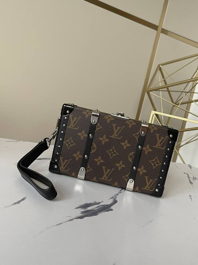 出厂价 顶级原单 独家实拍 M20250老花 virgil Abloh 于 2019 春夏秀场呈献 Wallet Trunk 小硬箱，致意路易威登的制箱传承。M