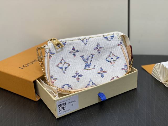 出厂价 顶级原单 M58009白色牛仔 变码芯片版 迷你麻将包系列 Mini Pochette Accessories 小手袋 这款小提包以Monogram提花