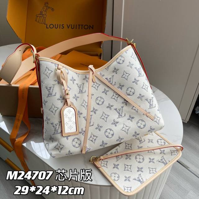 变码芯片版 内部价P 款号： M24707 原单加强版 独家实拍背景图 本款 CarryAll 小号手袋出自 Nautical 系列，为 Monogram 提花