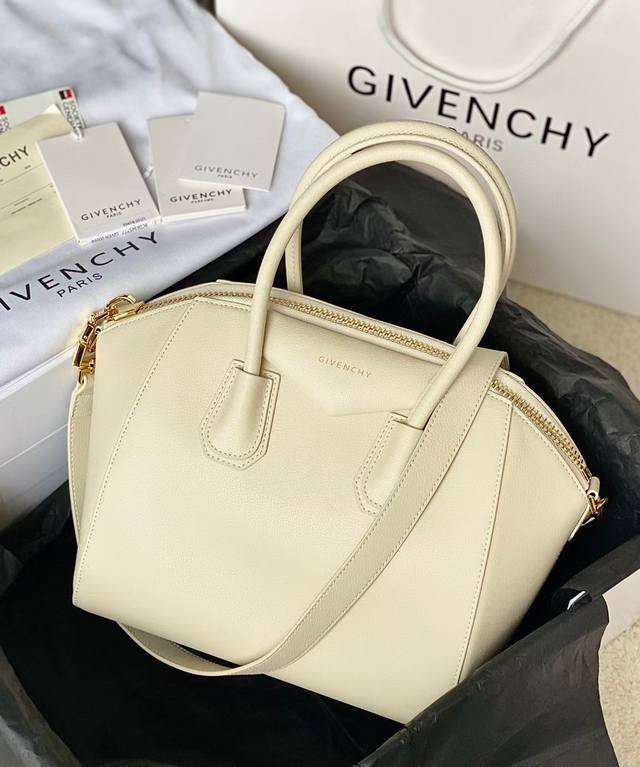 法国品 纪*希 GIVENC*Y 经典款Antigona tote 手提包进口山羊皮，最新版烫字logo！ 款号搜9981-2 尺寸28*34*25 银扣