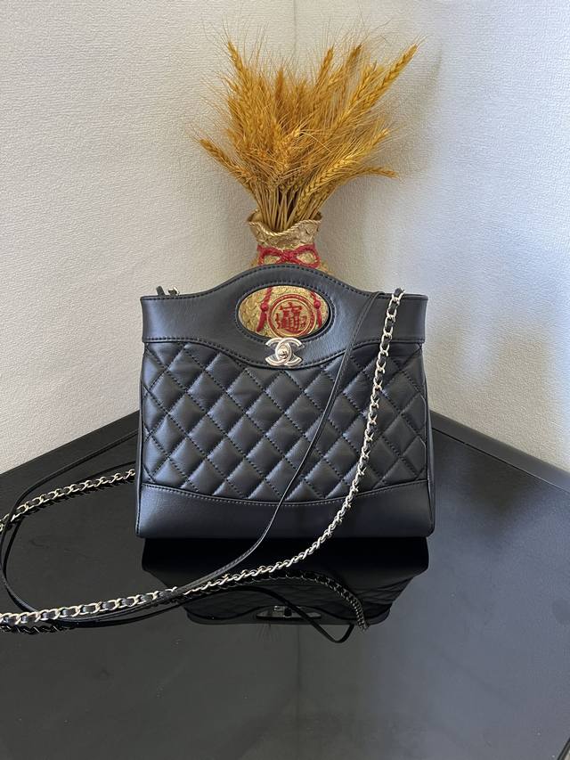 31bag 2023高级手工坊秀场重磅回归 mini版Chanel 31bag AS4133手掌纹 太乖可爱了 爱不释手 时尚时髦 落落大方 必备单品 特别推荐