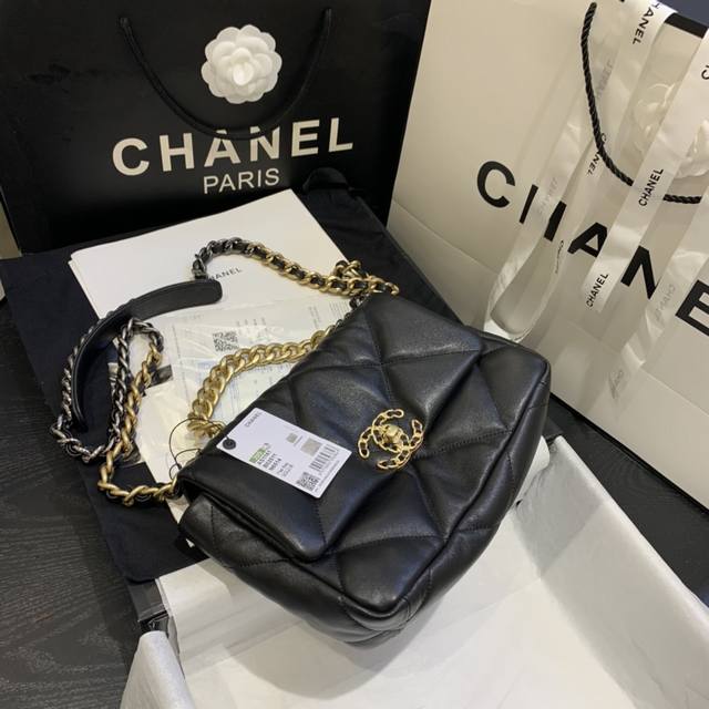 CHANEL AS1160#：尺寸：26X16X9CM：2019年秋冬大菱格豆腐包： 进口羊皮单口包 古银：白叻：金色：3种金属混搭肩带 粗链条彰显休闲风格 这