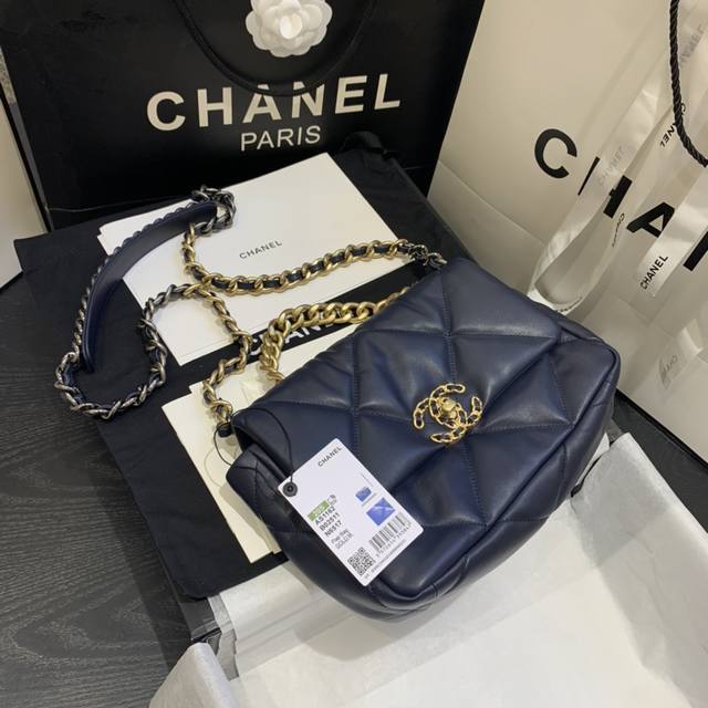 CHANEL AS1160#：尺寸：26X16X9CM：2019年秋冬大菱格豆腐包： 进口羊皮单口包 古银：白叻：金色：3种金属混搭肩带 粗链条彰显休闲风格 这