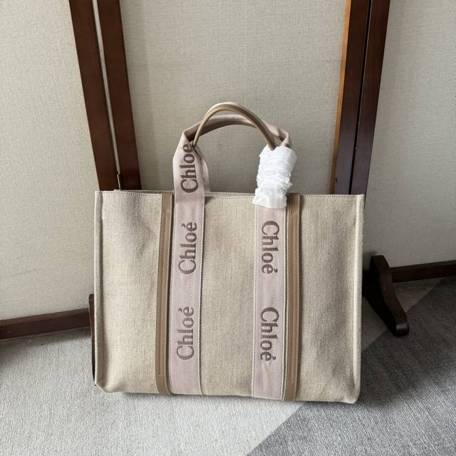 正品级 大号 Chloe 新品23Woody Family 托特包、自带滤镜的“来咯！！！爆炸美 温柔的织带及字母刺绣的工艺缎带，颜色柔和且个性！又是一个怦然心