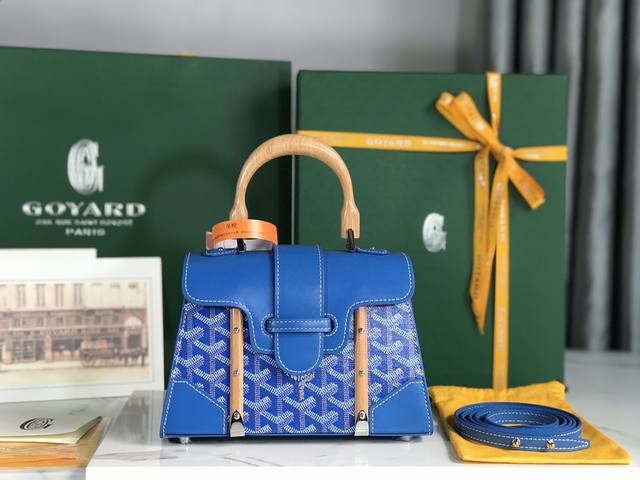 正品级 配原版盒 Goyard Sagon包于二十世纪三十年代问世，继推出柔软版Sagon迷你包后，Goyard推陈出新，坚持对创意的不断追求与突破，塑造了全新