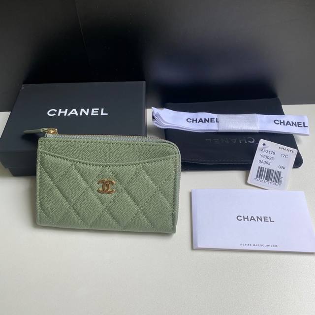 正品级 24新品CHANEL 7字型单拉卡包 原单品质 、款号3179 尺寸12*7.5* cm。