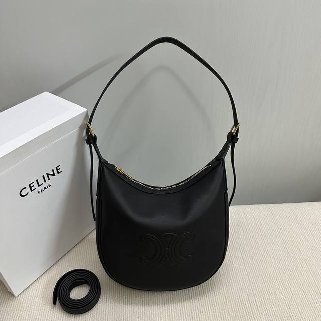 正品级 新品现货 CE新款 小号HELOISE HOBO 腋下包 必入系列！圆润流畅的弧线型包身 一眼看上去甚至有点像大家熟悉的AVA 的加大版 ～ 不得不说