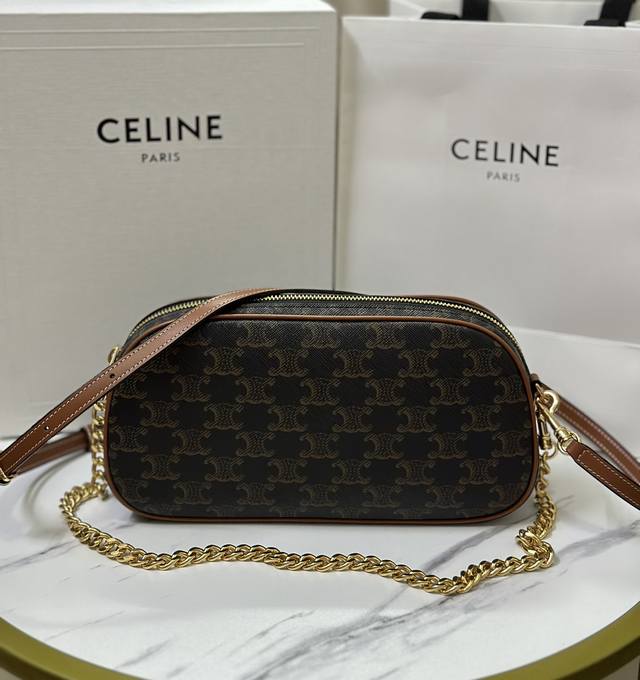 正品级 新品上线 CE链条包上新啦～ Celine 23新款｜MULTI 标志印花牛皮革手袋 ，经典的老花面料配皮包边，耐造轻便，这款包包有两根肩带 皮链条即单