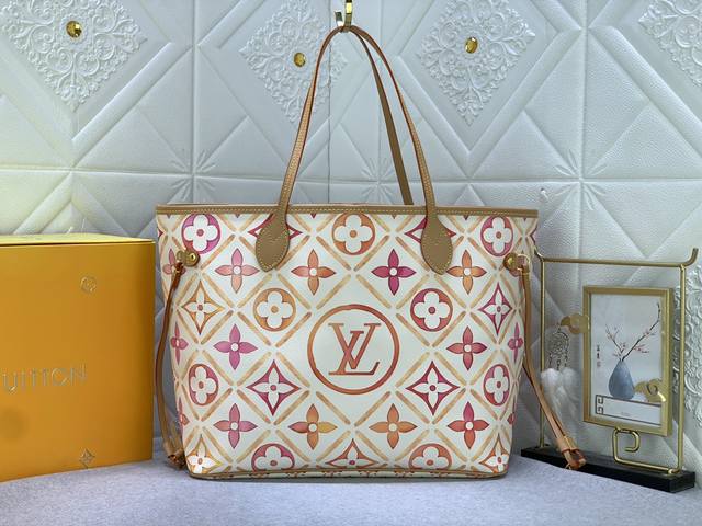 升级原版 M25317 M11263 M40995 本款 Neverfull 中号手袋选用 Monogram Tiles 帆布塑造托特包构型，再以皮革饰边勾勒顶