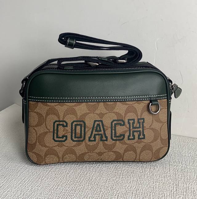 CoachCE638 12月新品 3D字母系列 大相机包的包型能装是基本主要还是太好背了休闲尺寸24 15 8