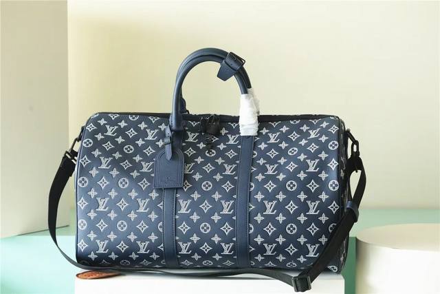 顶级原单 蓝色 KEEPALL BANDOULIèRE 50 旅行袋 本款 Keepall Bandoulière 50 旅行袋取材柔软 Monogram Sh