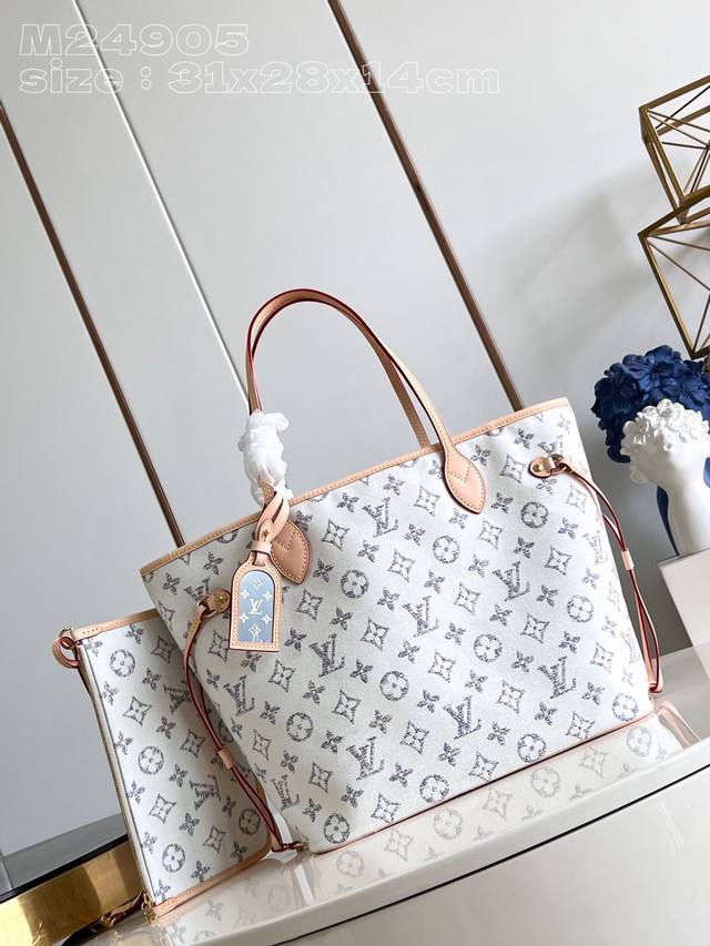 顶级原单 独家实拍 M24905 这款Neverfull MM包出自 Nautical 系列。以缤纷纱线织就 Monogram 图案，呈现别致色彩渐变。提花织物