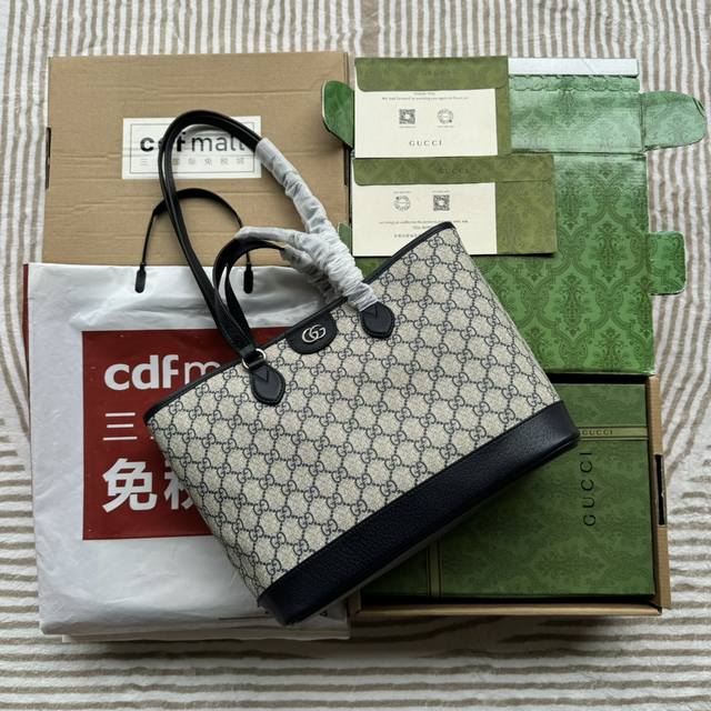 原厂皮配 Cdfmall三亚免税店手提袋 Ophidia系列依然是Gucci的标志性手袋之一。品牌每一季都会推出全新款型，打造适合各种造型的多功能配饰。两个提手