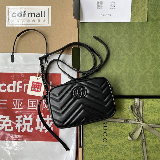 原厂皮配 Cdfmall三亚免税店手提袋 令人欲罢不能的美包你收了吗？GG Marmont系列，优雅精巧的设计可是俘获了不少少女的芳心！同时也是全球达人必备的百