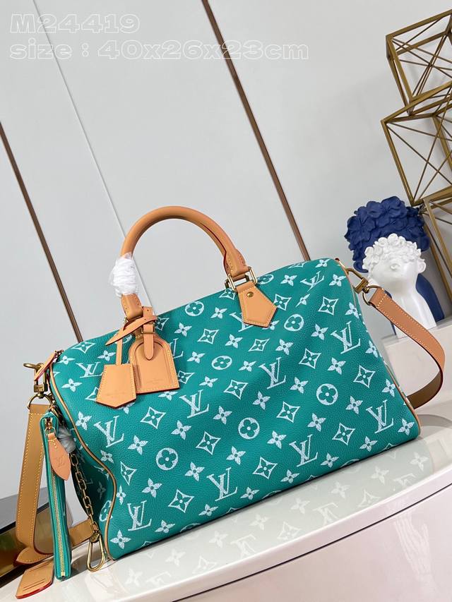 批 顶级原单 独家实拍 M24419湖水绿 本款 Speedy Bandoulière 40 Monogram Leather 手袋为柔软粒面牛皮革包裹羊皮革内