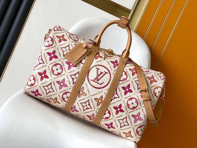 M11251 顶级原单 本款 Keepall Bandoulière 45 旅行袋以 Monogram Tiles 涂层帆布呈现缤纷 Monogram 图案，奏