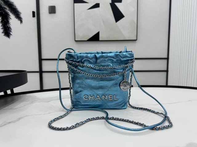 As3980 Chanel 23S Mini垃圾袋 2024春夏系列小小垃圾袋又酷又飒 亮面牛皮 时尚圈的领头军 22Bag已经成为托特包中的顶流 尺寸:19*